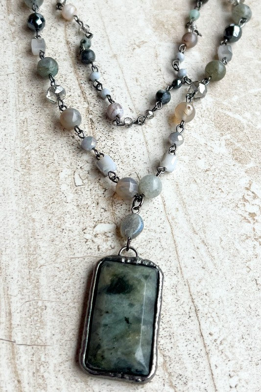 MULTI-STRAND STONE BEAD NECKLACE WITH PENDANT (GRAY)