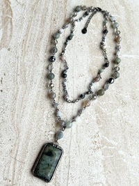 MULTI-STRAND STONE BEAD NECKLACE WITH PENDANT (GRAY)