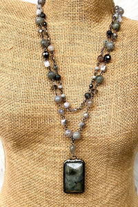 MULTI-STRAND STONE BEAD NECKLACE WITH PENDANT (GRAY)