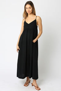 V-NECK MAXI DRESS WITH ADJUSTABLE SPAGHETTI STRAPS AND HIDDEN SIDE POCKETS IN BLACK