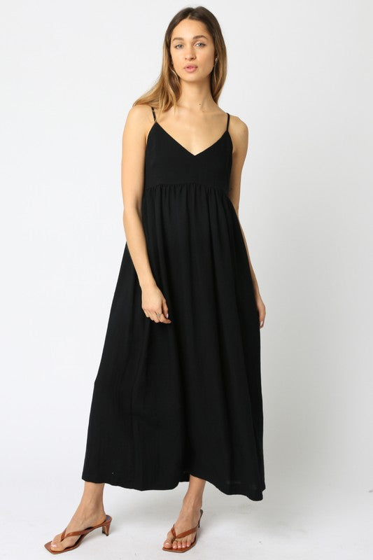 V-NECK MAXI DRESS WITH ADJUSTABLE SPAGHETTI STRAPS AND HIDDEN SIDE POCKETS IN BLACK