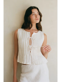 PLEATED LINEN TOP WITH BOW TIE FRONT CLOSURES IN OFF-WHITE