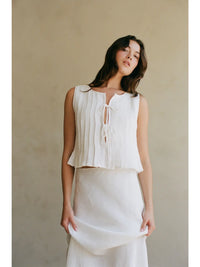 PLEATED LINEN TOP WITH BOW TIE FRONT CLOSURES IN OFF-WHITE