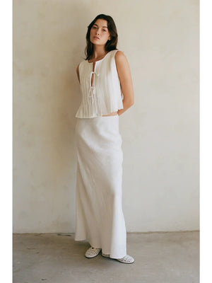 PLEATED LINEN TOP WITH BOW TIE FRONT CLOSURES IN OFF-WHITE