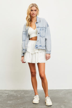 100% cotton, slightly oversized denim jacket in vintage light blue with five buttons up front, straight collar, front patch pockets and side pockets, pleated back with adjustable waist closures and button wrist closures