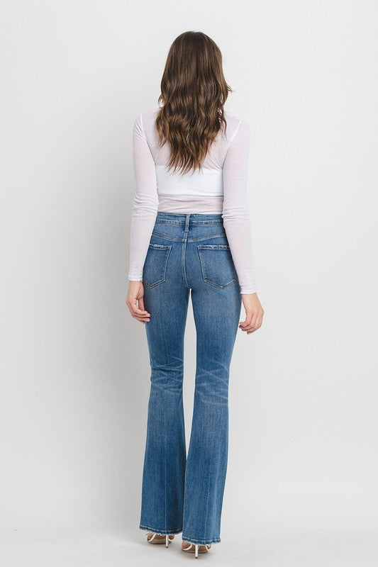 HIGH RISE BOOTCUT JEANS  (MED WASH)