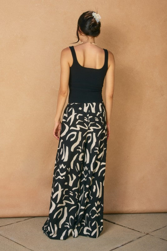 WIDE LEG, BLACK & WHITE GEO PRINT PANTS WITH IN-SEAM FRONT POCKETS.  FRONT ZIPPER AND BUTTON CLOSURE.