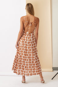 Printed Maxi Dress In Tobacco and Beige Print
V-Neckline
Open Tie Back
Hidden Side Pockets
Adjustable Spaghetti Straps
Fully Lined
