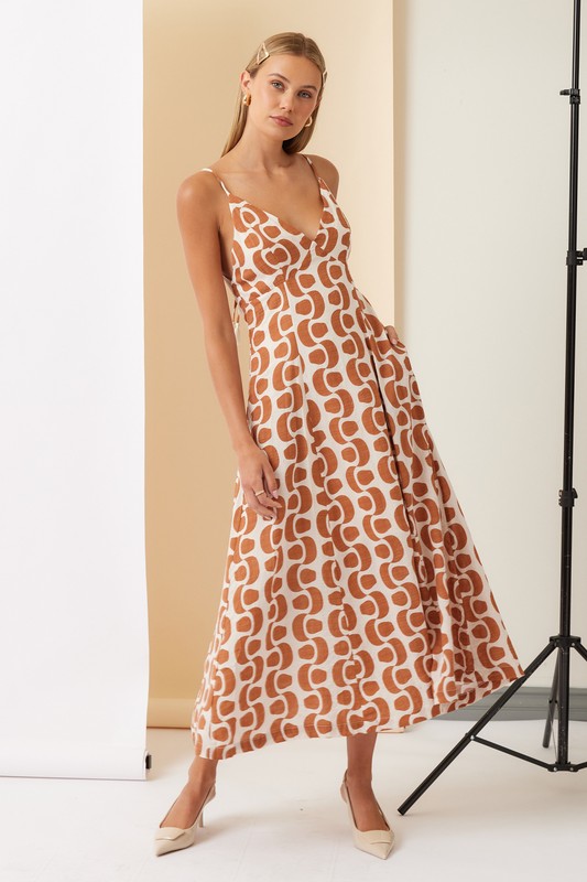 Printed Maxi Dress In Tobacco and Beige Print
V-Neckline
Open Tie Back
Hidden Side Pockets
Adjustable Spaghetti Straps
Fully Lined
