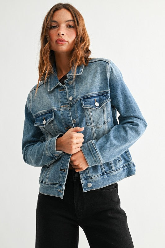 RELAXED CLASSIC DENIM JEAN JACKET (MED. WASH)