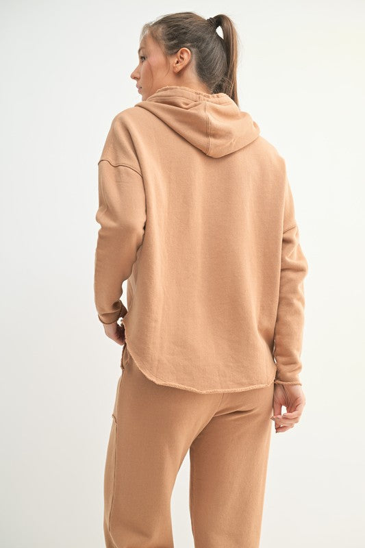 Loose-fit hoodie sweater made from durable 100% cotton with a big drawcord and raw-edge hem