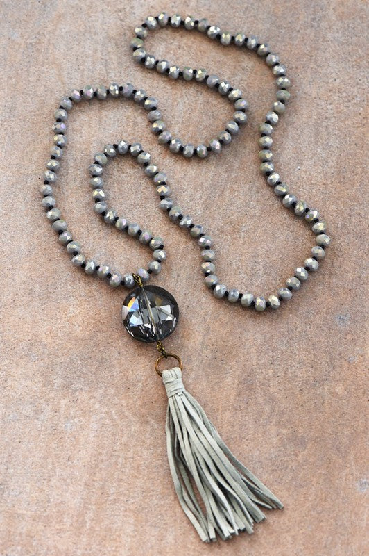 GLASS BEAD PENDANT NECKLACE (GRAY)