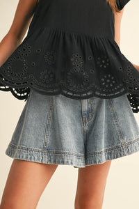 EYELET PEPLUM BOTTOM SLEEVELESS BLOUSE (BLACK)