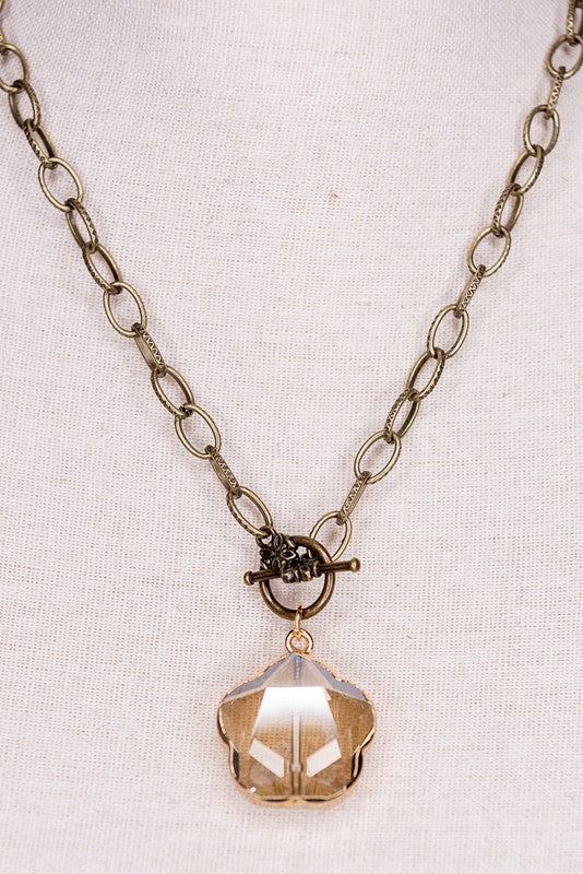 ADDISON CHAIN NECKLACE with a glass faceted pendant