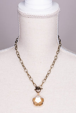 ADDISON CHAIN NECKLACE with a glass faceted pendant