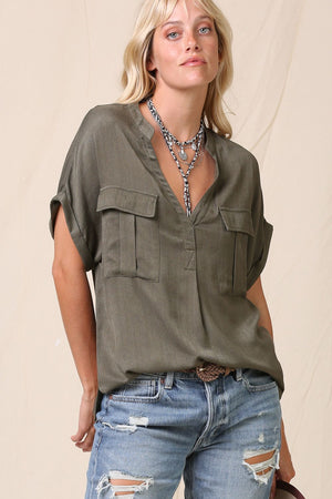 V-NECK TOP WITH ROLLED CAP SLEEVES IN OLIVE GREEN