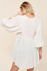 BABYDOLL STYLE BOHO TOP in off-white with balloon sleeves and lace inset across bodice and back