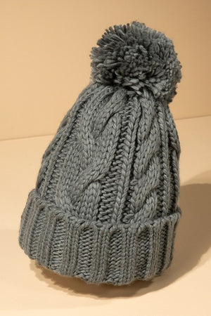 CABLE KNIT BEANIE WITH POM (GRAY)