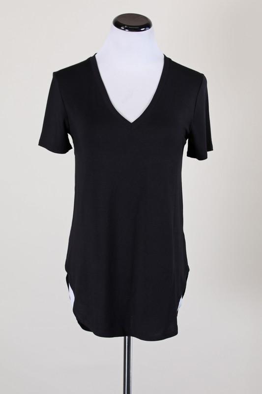 Short sleeve v-neck tee by Final Touch black