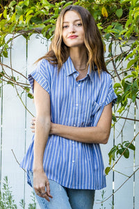 BLUE AND WHITE STRIPED BUTTON DOWN SHORT SLEEVE TOP