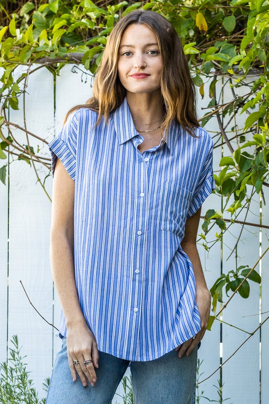BLUE AND WHITE STRIPED BUTTON DOWN SHORT SLEEVE TOP