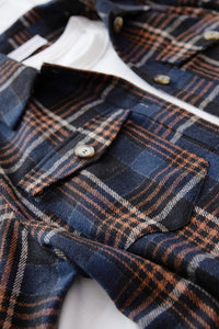 POCKETED PLAID SHACKET (NAVY/RUST) with front side pockets and front button closures