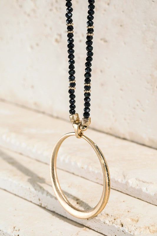 GOLD-PLATED RING PENDANT NECKLACE (JET BLACK)