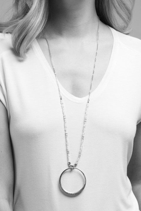 GOLD-PLATED RING PENDANT NECKLACE (JET BLACK)